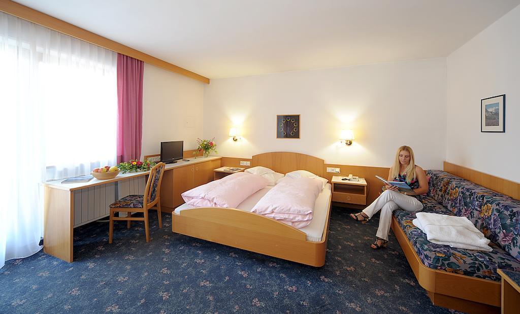 Hotel Waldheim Natz-Schabs Zimmer foto